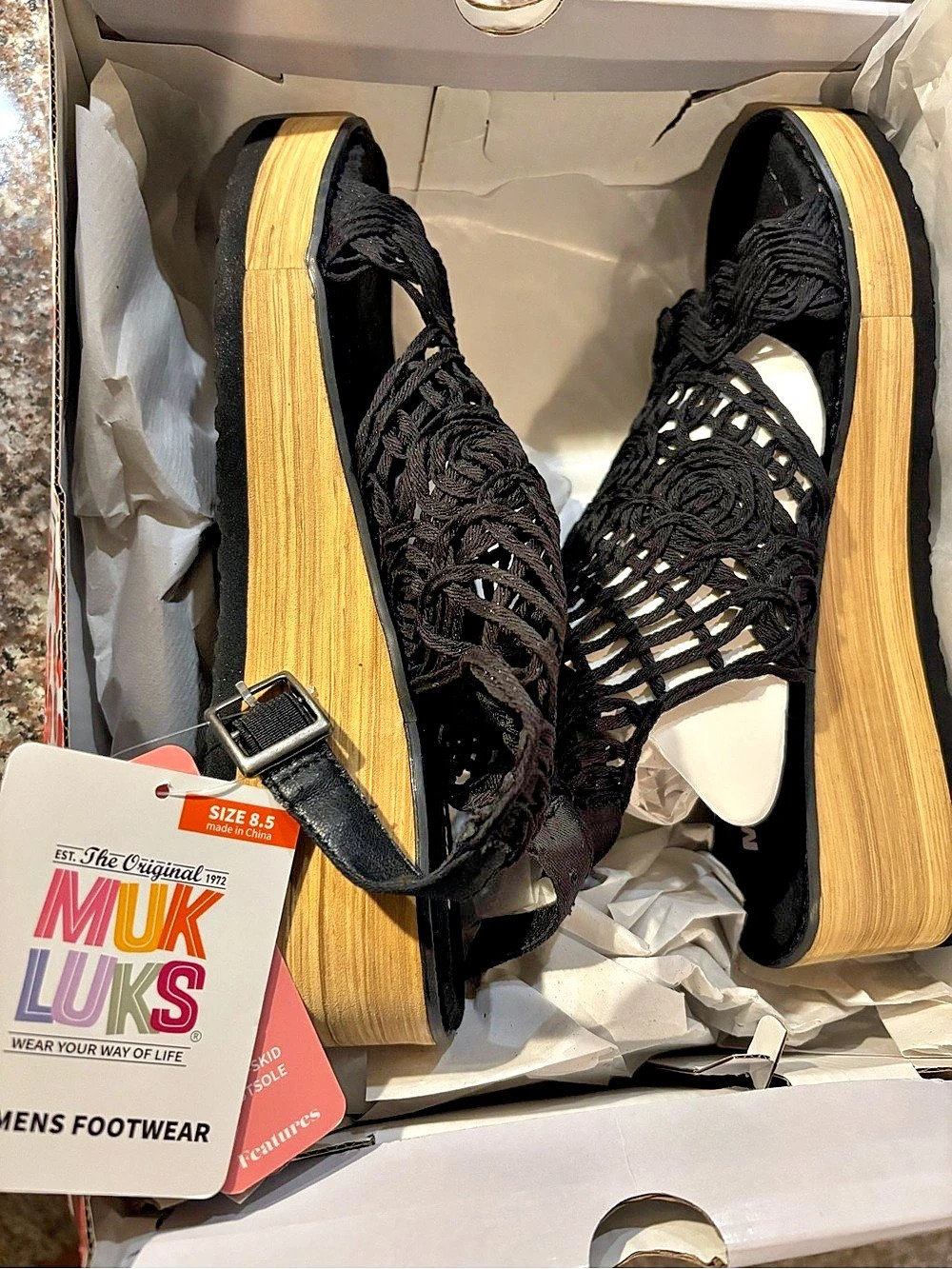 MUK LUKS Woven Platform Sandals in Black & Yellow US 8.5 NWT